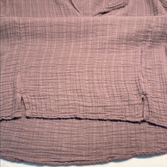 It is Well L.A. Tunic Top Long Sleeve V-Neck Mocha Relaxed Raw Edge Gauzy Medium - Picture 8 of 12